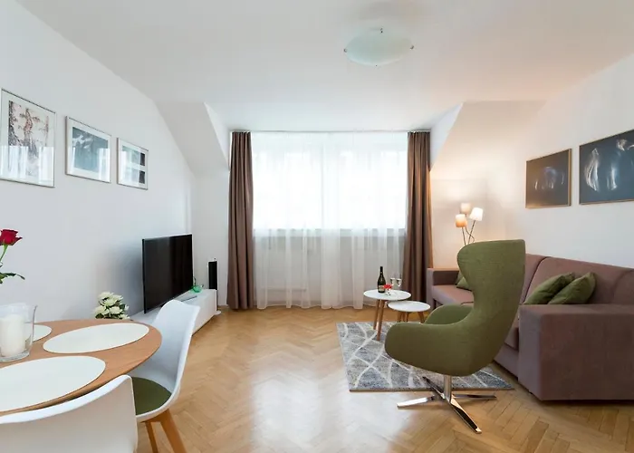 Days - Modern - New Town Prag
