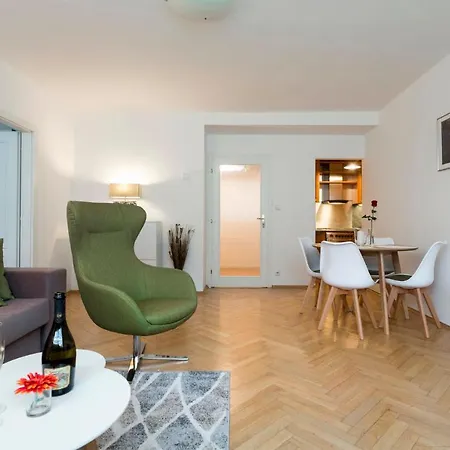 Days - Modern - New Town *